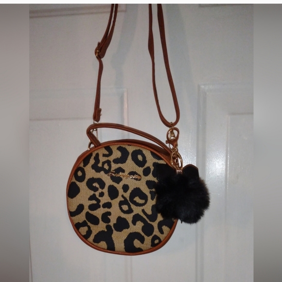 HAND BAGS, CROSSBODY & WALLETS - Picture 2 of 10